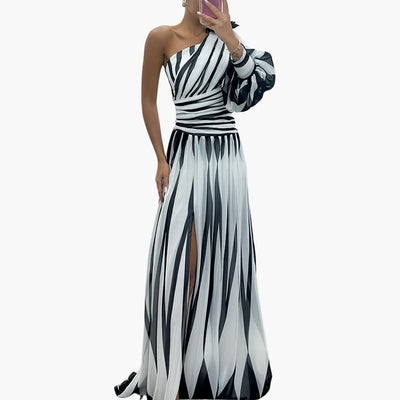 Carla – Elegantes One-Shoulder Maxikleid Mit Streifen