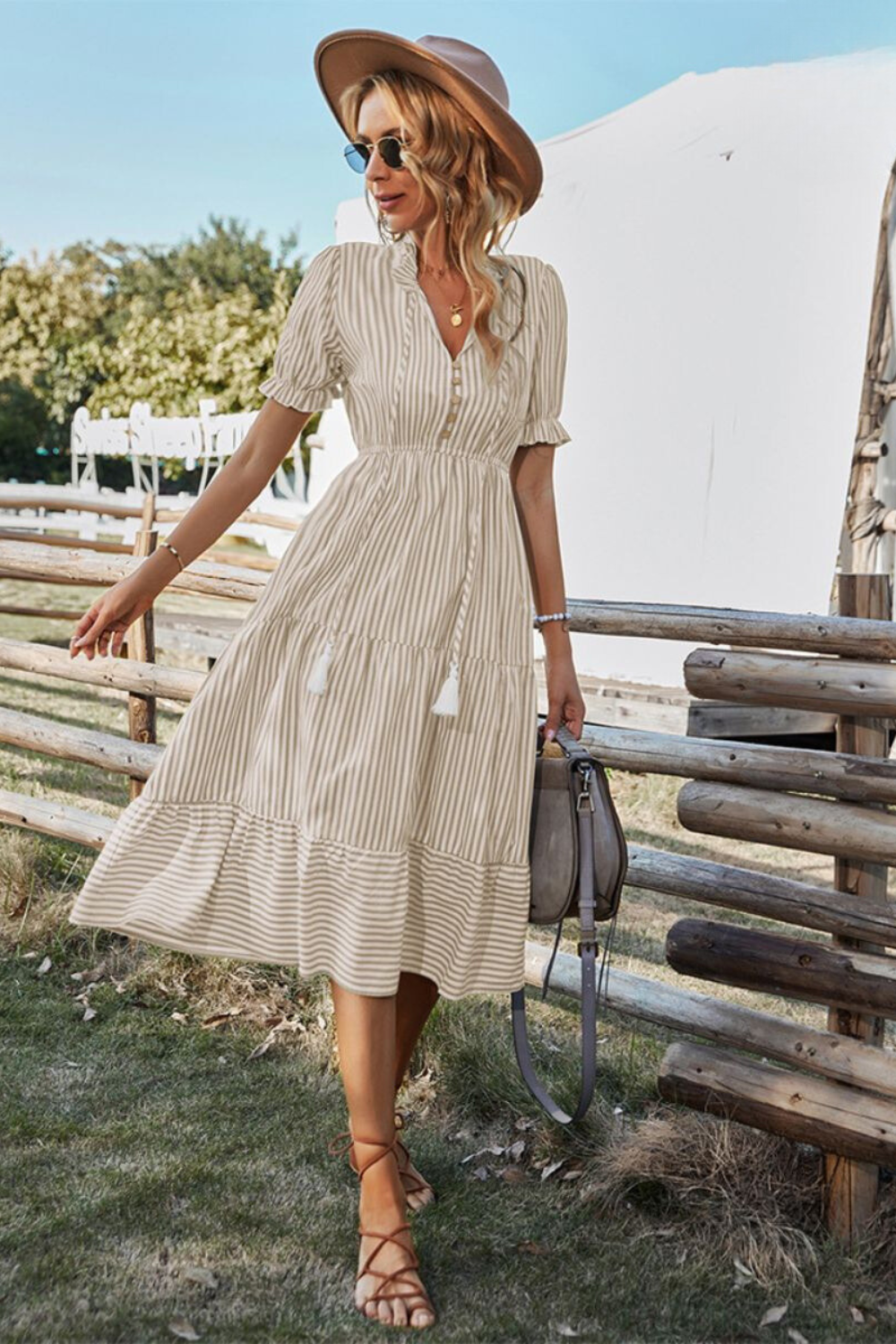 Lucia | Stilvolles Frizzante mit Midi-Kleid in Streifen mit Fransen