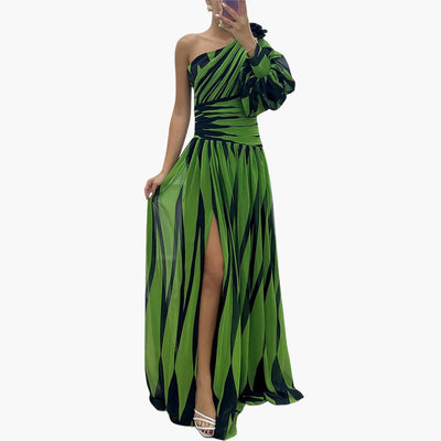 Carla – Elegantes One-Shoulder Maxikleid Mit Streifen