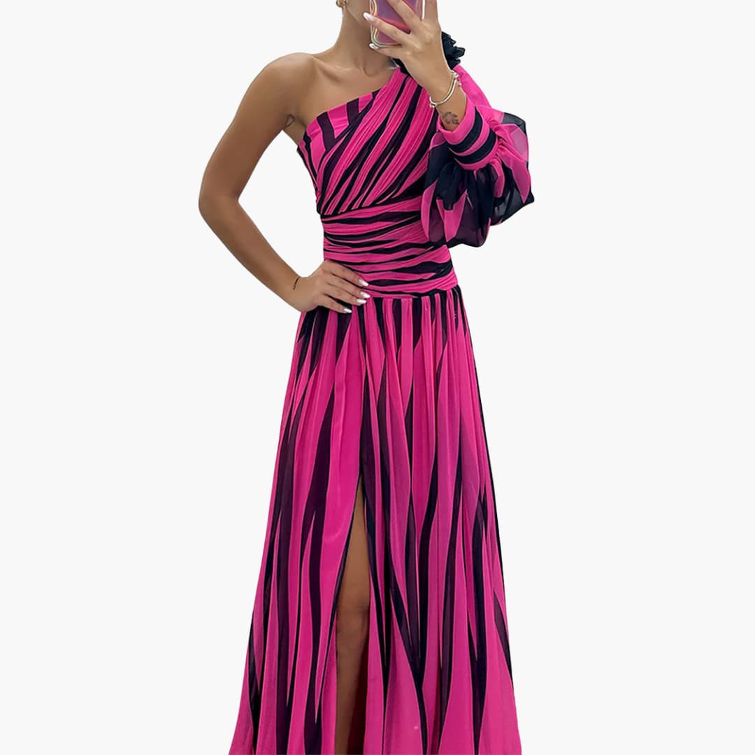 Carla – Elegantes One-Shoulder Maxikleid Mit Streifen