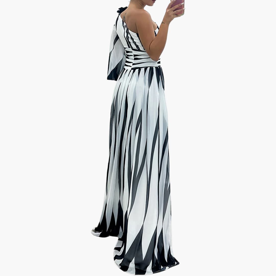 Carla – Elegantes One-Shoulder Maxikleid Mit Streifen