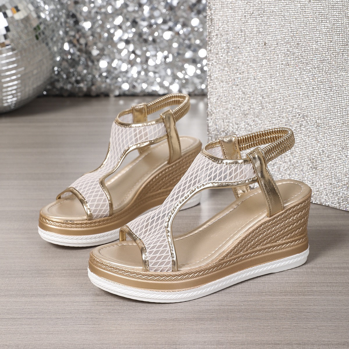 Elegante orthopädische Pantoletten für Damen mit Keilabsatz