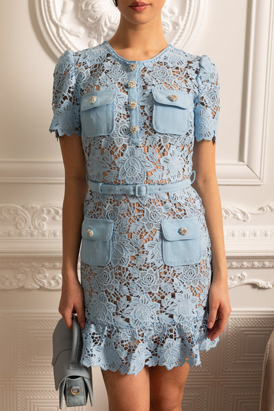 Kurzärmliges besticktes Blumenkleid