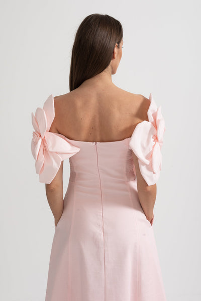 Off-Shoulder Midi-Kleid mit großen Stoffblumenakzenten