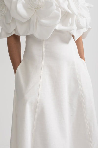 Off-Shoulder Midi-Kleid mit großen Stoffblumenakzenten