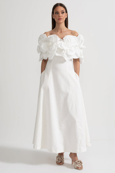 Off-Shoulder Midi-Kleid mit großen Stoffblumenakzenten