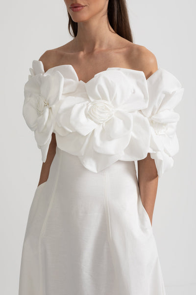 Off-Shoulder Midi-Kleid mit großen Stoffblumenakzenten