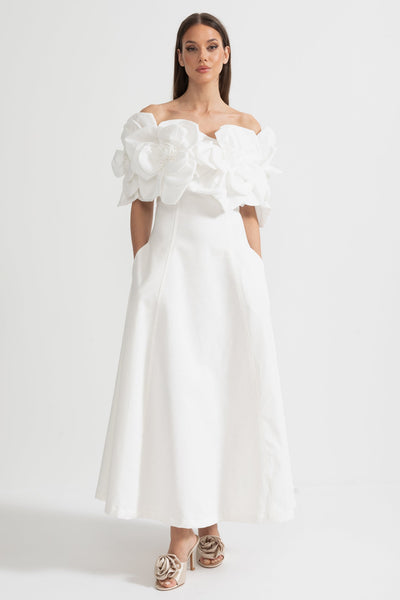 Off-Shoulder Midi-Kleid mit großen Stoffblumenakzenten