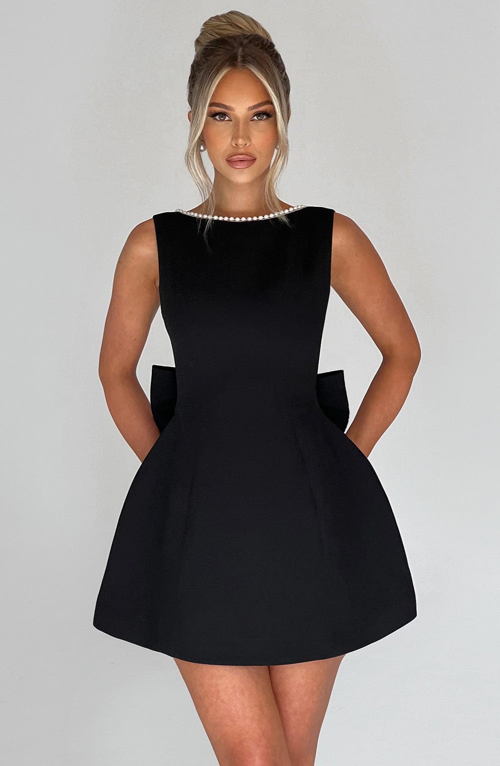 Elle™ | Perlen Schleifen Mini Kleid