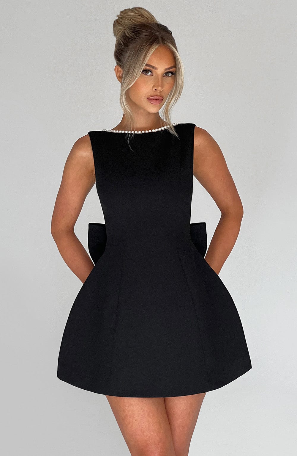 Elle™ | Perlen Schleifen Mini Kleid