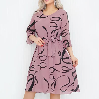 Elegantes, lockeres Midikleid mit gerüschten Ärmeln